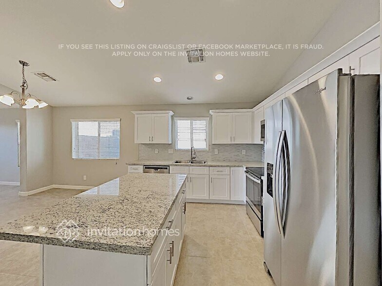 Building Photo - 21707 W Hess Ave