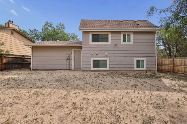 Building Photo - 2390 Middleton Ct