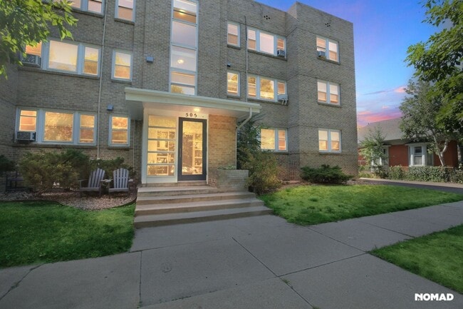 Building Photo - Charming 2BR Condo in Denver