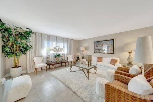 Building Photo - 4841 NW 22nd Ct