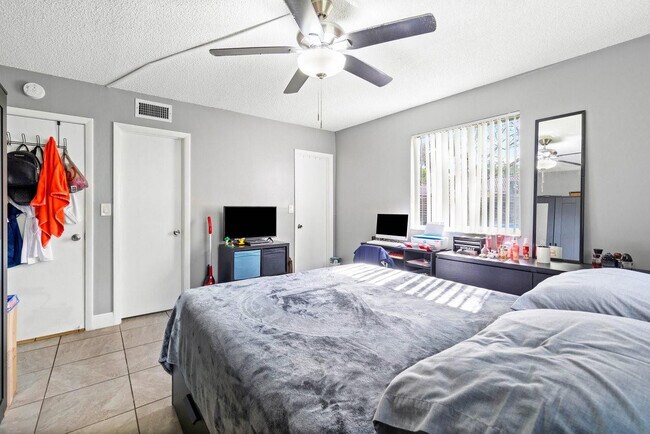 Building Photo - 1831 NW 94th Ave