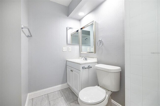 Building Photo - 6211 Oak Cluster Cir