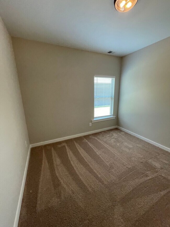 Building Photo - Home for Rent in Jasper, AL!!! Available to View with 48 Hour Notice!!! ***SIGN A 13 MONTH LEASE ...