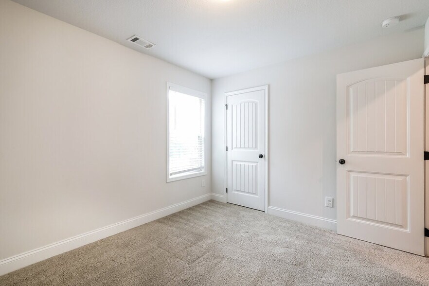 Building Photo - 128 Heartland Cir