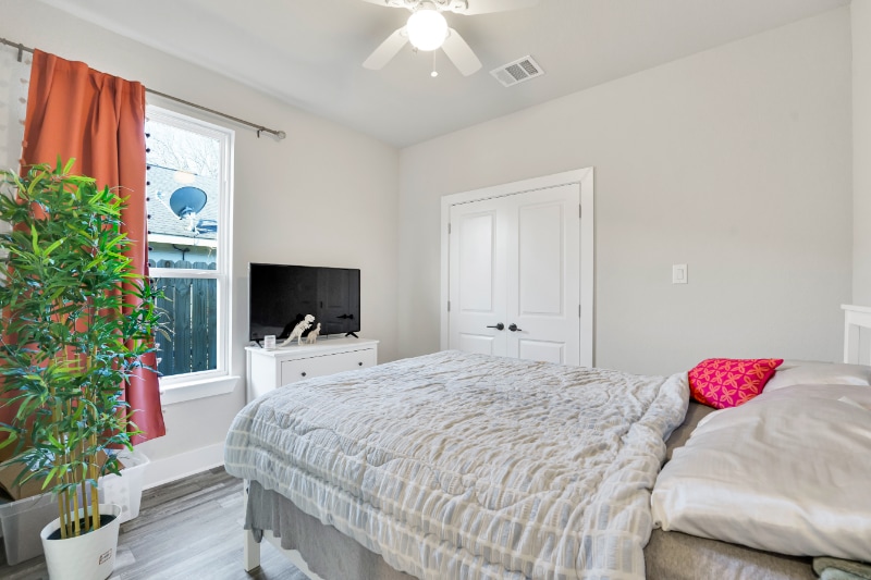 Building Photo - 4621 Collins Ave