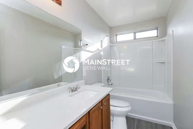 Building Photo - 4 Bedroom Pet-Friendly Home in Avondale, AZ with Main Street Renewal