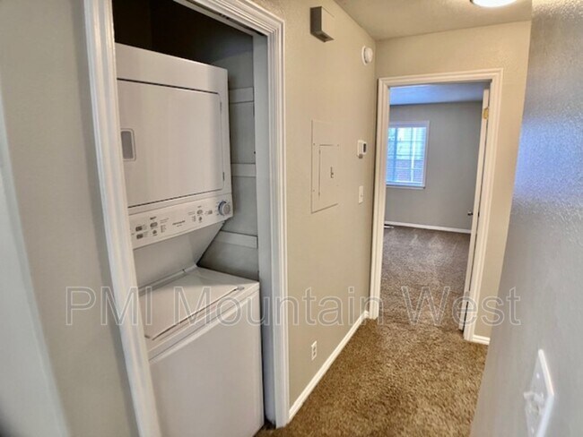 Building Photo - 567 N 200 E