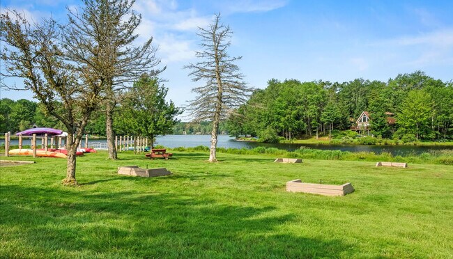 Building Photo - 223 Paxinos Dr