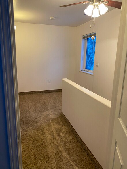 Building Photo - 305 Sarah St