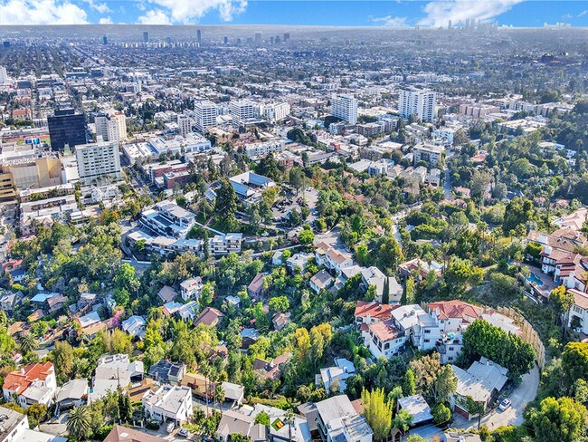 Building Photo - This Hollywood Home is a Must-See!