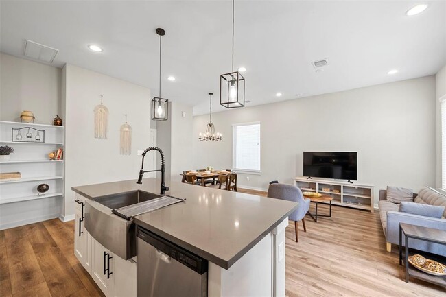 Building Photo - 6713 Parker Grv Ln