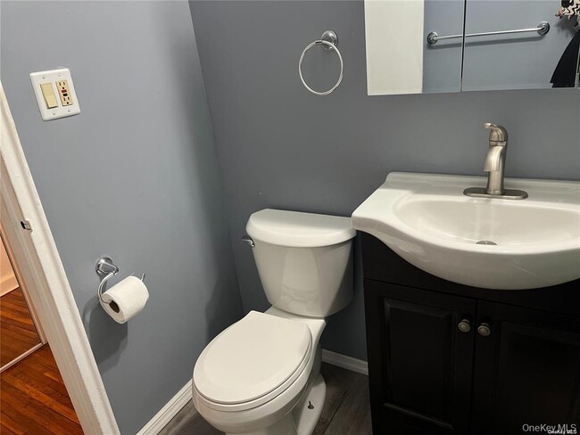 Building Photo - 1069 Fenwood Dr