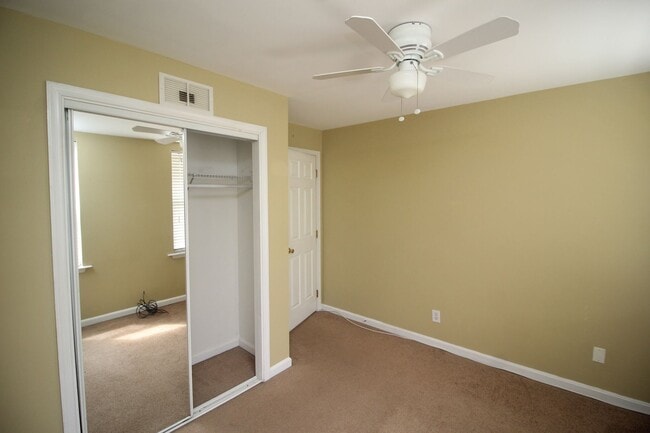 Building Photo - Simply Perfect Canton 2bd/2ba Rowhome w/ Parking! Available 5/11