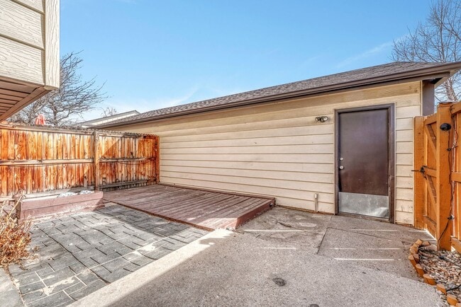 Building Photo - Bright & Updated 3-Bedroom Townhome in Desirable Cherry Creek School District