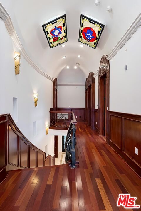 Building Photo - 332 S Almont Dr