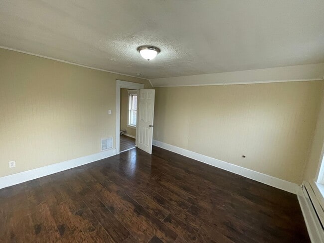 Building Photo - SECTION 8 and EDEN Accepted!! Stunning 4-Bed, 2-Bath Renovation in Lorain!!