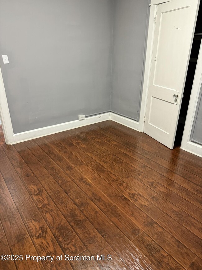 Building Photo - 834 Monroe Ave