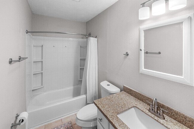 Building Photo - 16766 Lake Cir