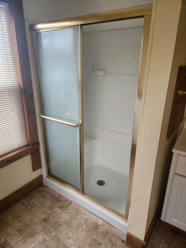 Building Photo - 717 Draketown Rd