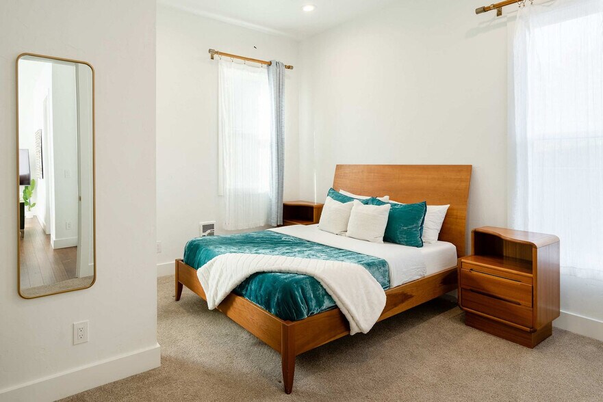 Building Photo - 1425 SE 41st Ave