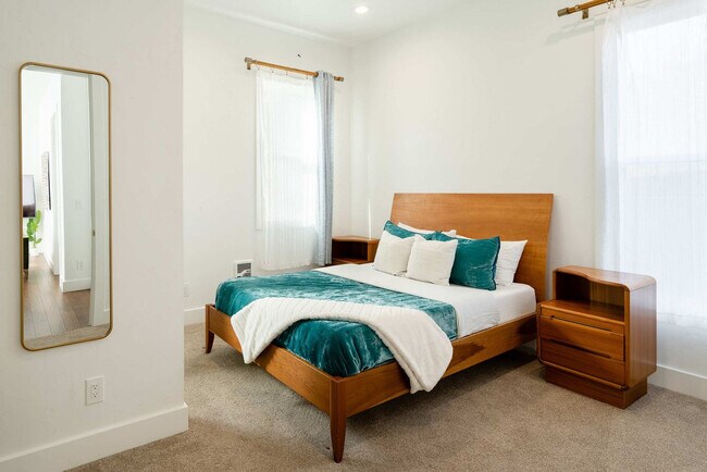 Building Photo - 1425 SE 41st Ave