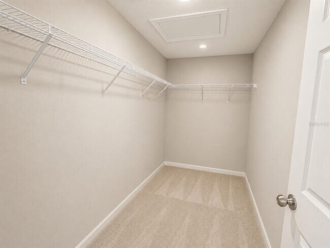Building Photo - 13029 Oak Hill Way