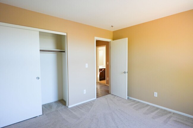 Building Photo - 7958 Valladolid Ave