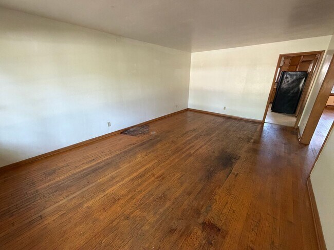 Building Photo - 1322 Alms Dr