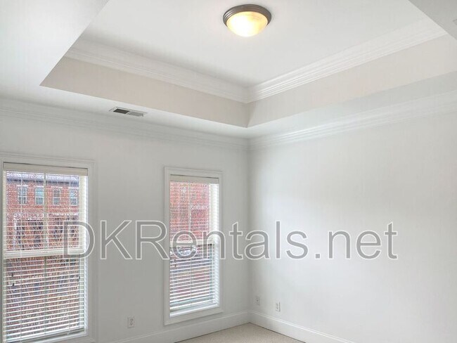 Building Photo - 2838 Crescent Park Ln