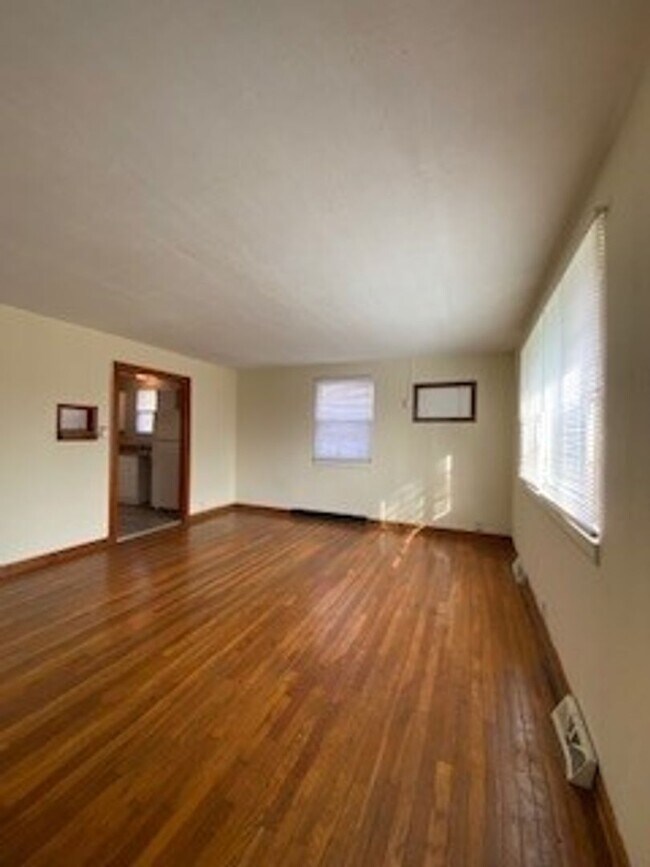 Building Photo - 2 Bedroom Home in South Bend!