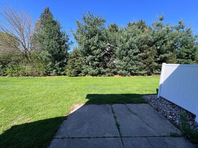 Building Photo - Updated Two Bedroom Duplex in Jenison!