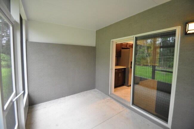 Building Photo - 3 Bed 2 Bath Modern Duplex in Seminole Woods