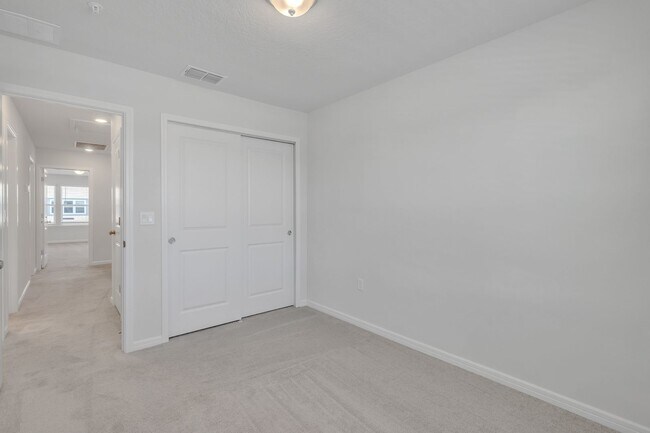 Building Photo - Luxurious Townhome in Lake Nona - A Perfec...