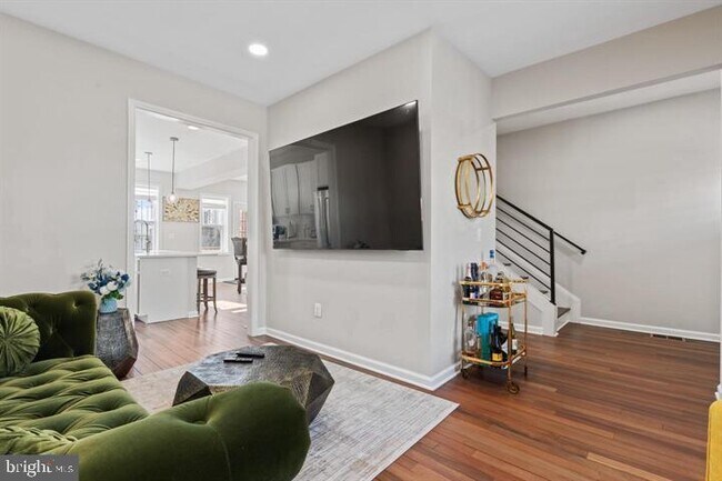 Building Photo - 444 Kenyon St NW