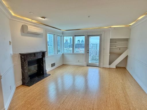Building Photo - Capitol Hill 2 Bedroom w/ Incredible Views! Available Now!