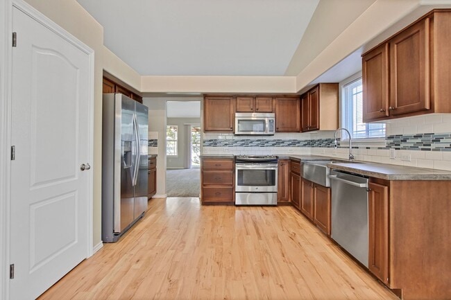 Building Photo - Spacious Updated 3 Bedroom, 2 Bath home in...