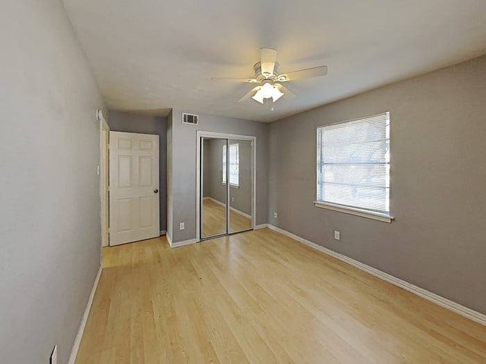 Building Photo - 4731 Bedford Dr