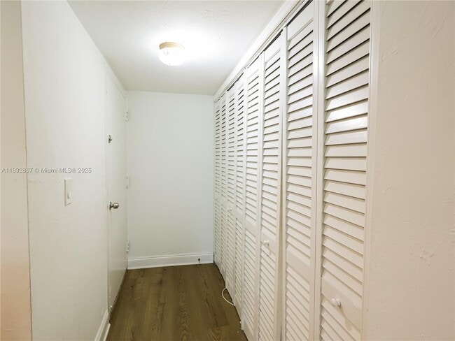 Building Photo - 9125 SW 77th Ave