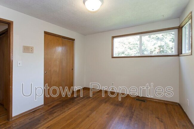 Building Photo - 9370 SW Killarney Ln