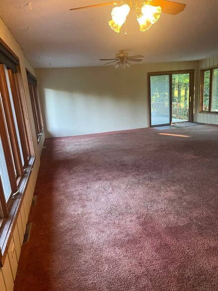 living room 19x26 - 26332 N Il Route 59