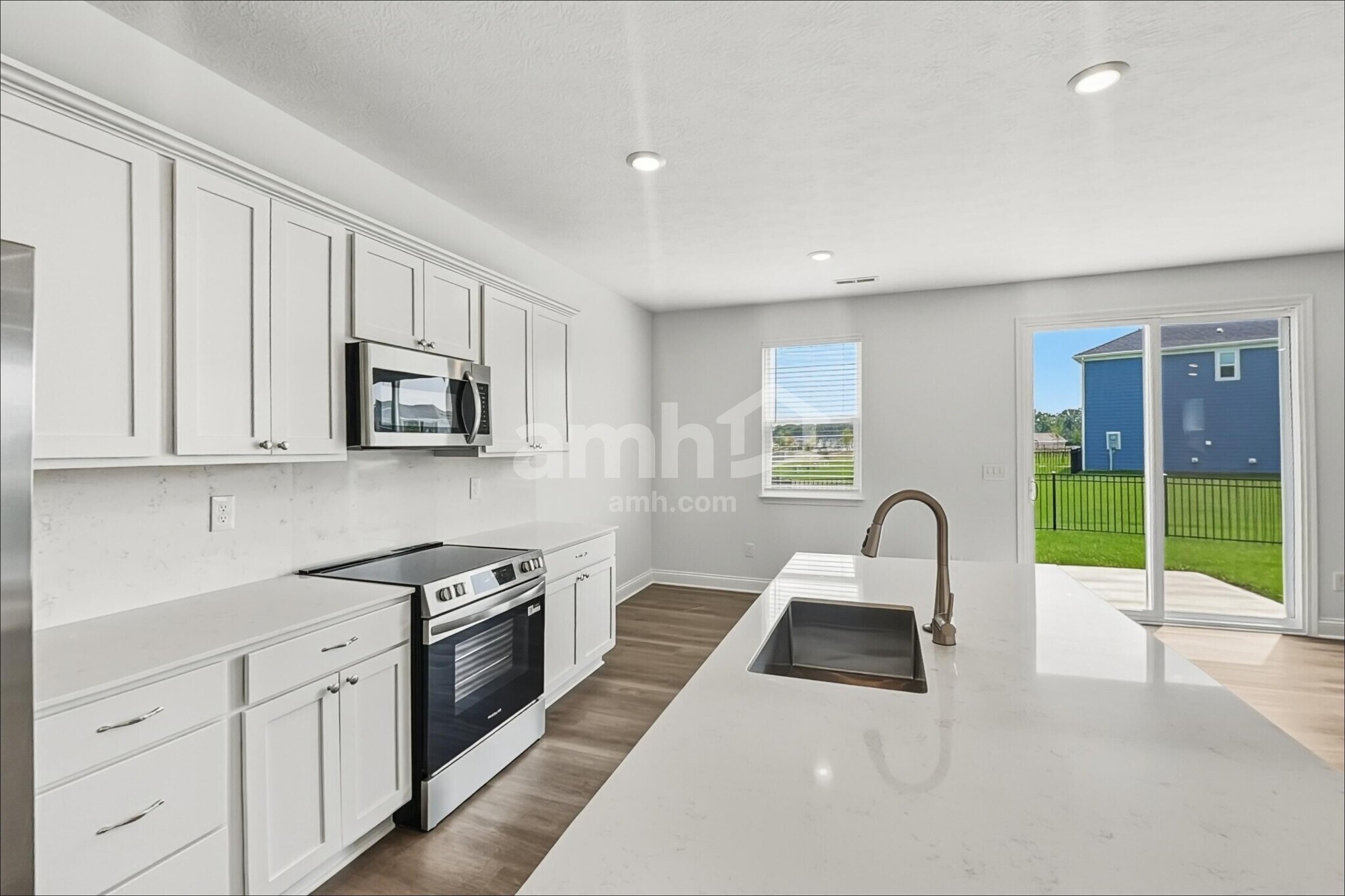 Building Photo - 21 Shady Elm Ln