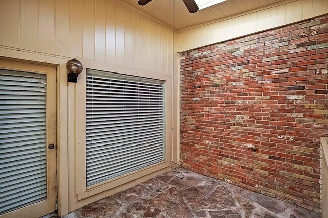 Building Photo - 1807 Saxony Ln