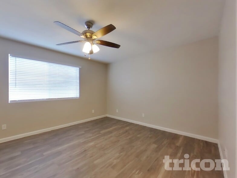 Building Photo - 6926 W Cameron Dr