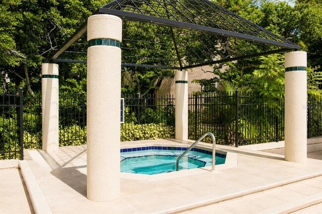 Building Photo - 4033 Crockers Lake Blvd