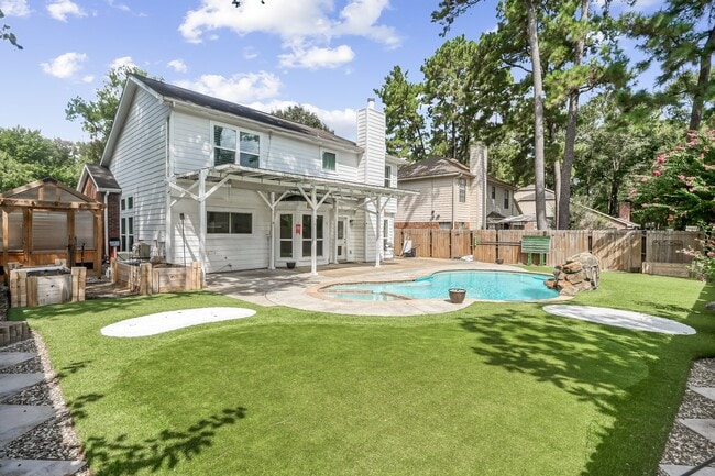 Building Photo - 30 Village Knoll Pl