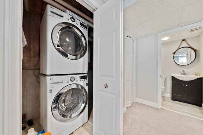 Building Photo - 1 Paradise Ln