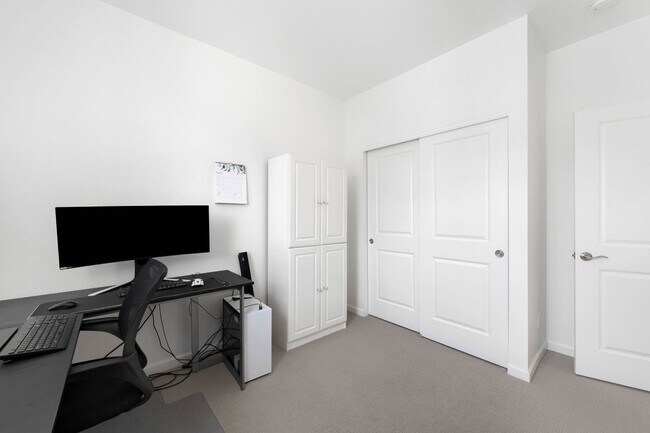 Building Photo - Modern 3BD, 2.5BA Castle Pines Townhome wi...