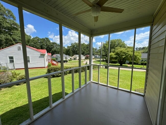 Building Photo - 245 Beechwood Cir