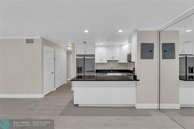Building Photo - 6319 Bay Club Dr