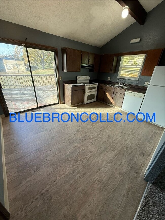 Building Photo - Newly renovated 2 bedroom with fresh paint...